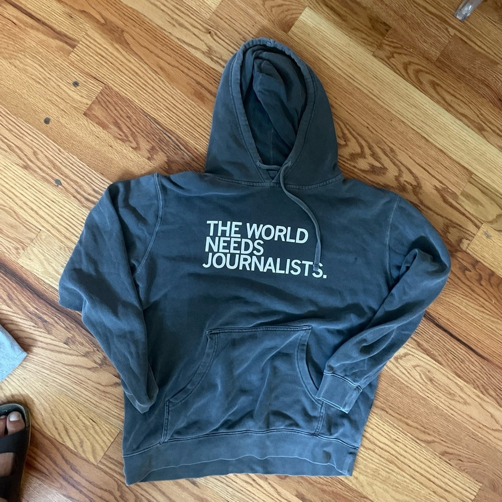Rare Vintage CNN 40 YR Anniversary journalist “the world needs journalists” XL